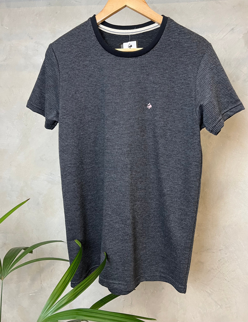 Camisa Texturizada Básica Cinza chubo