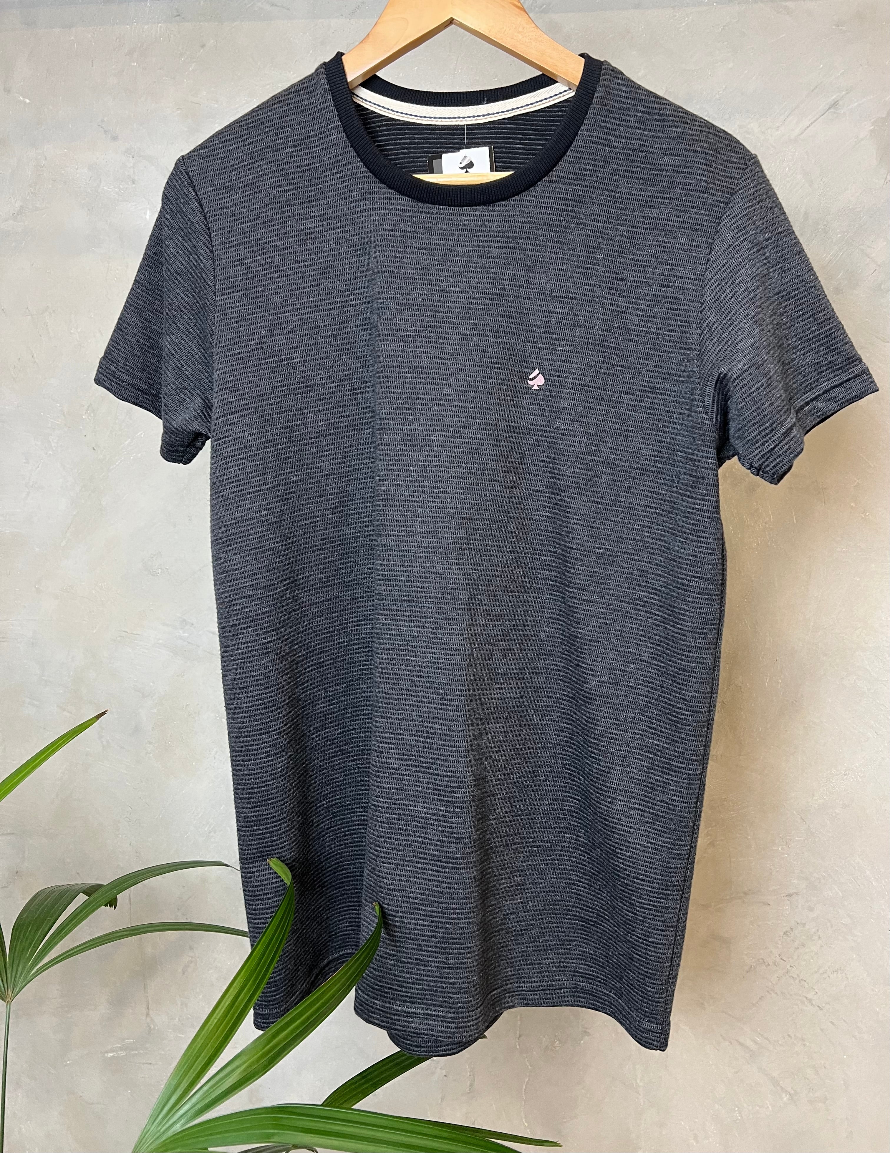 Camisa Texturizada Básica Cinza chubo