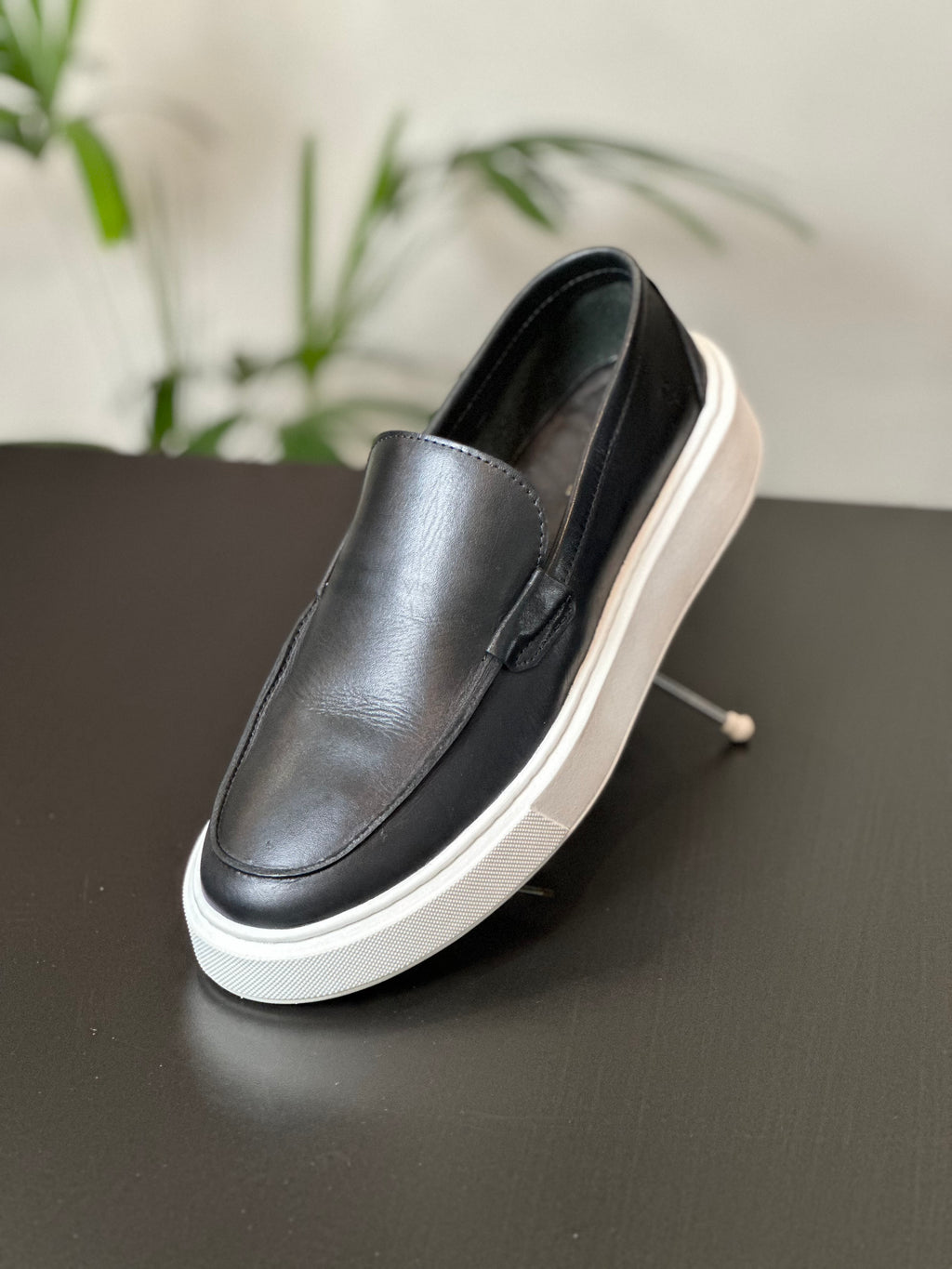 Tênis sneaker couro legítimo AUTÊNTICO