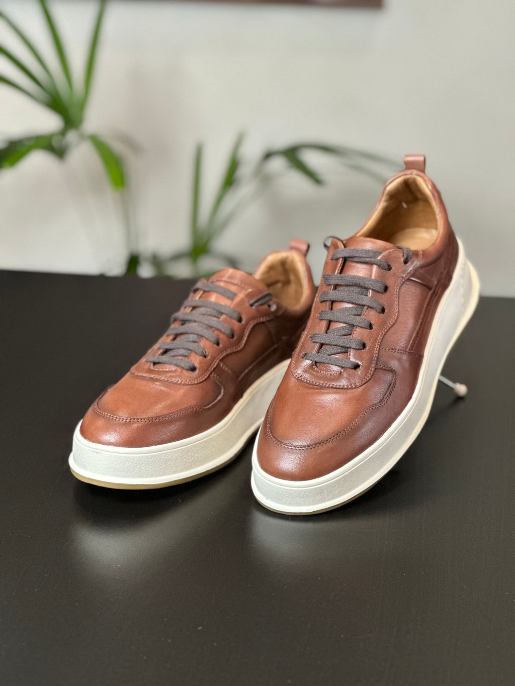 Tênis sneaker couro legítimo AUTÊNTICO