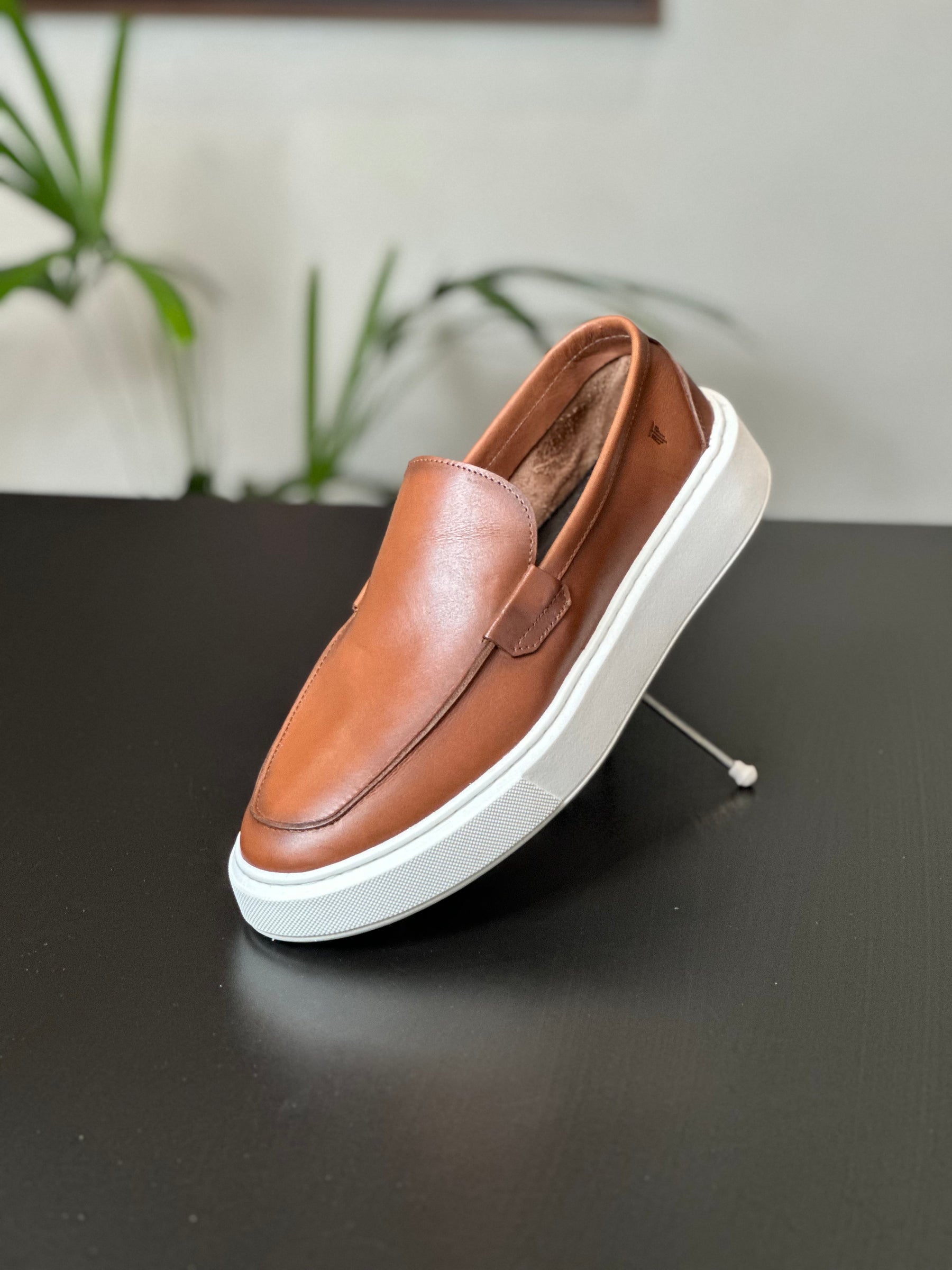 Tênis sneaker couro legítimo AUTÊNTICO