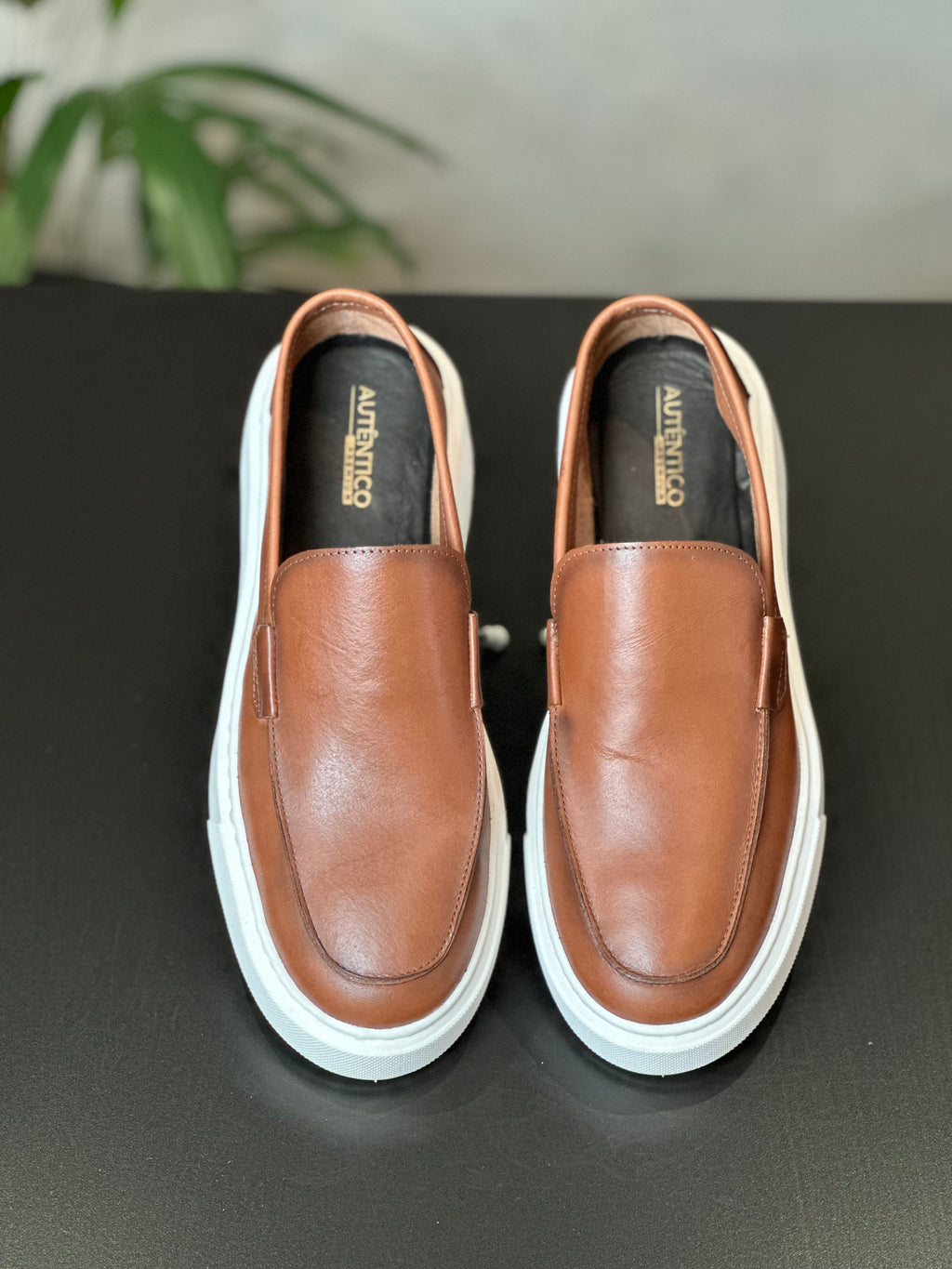 Tênis sneaker couro legítimo AUTÊNTICO