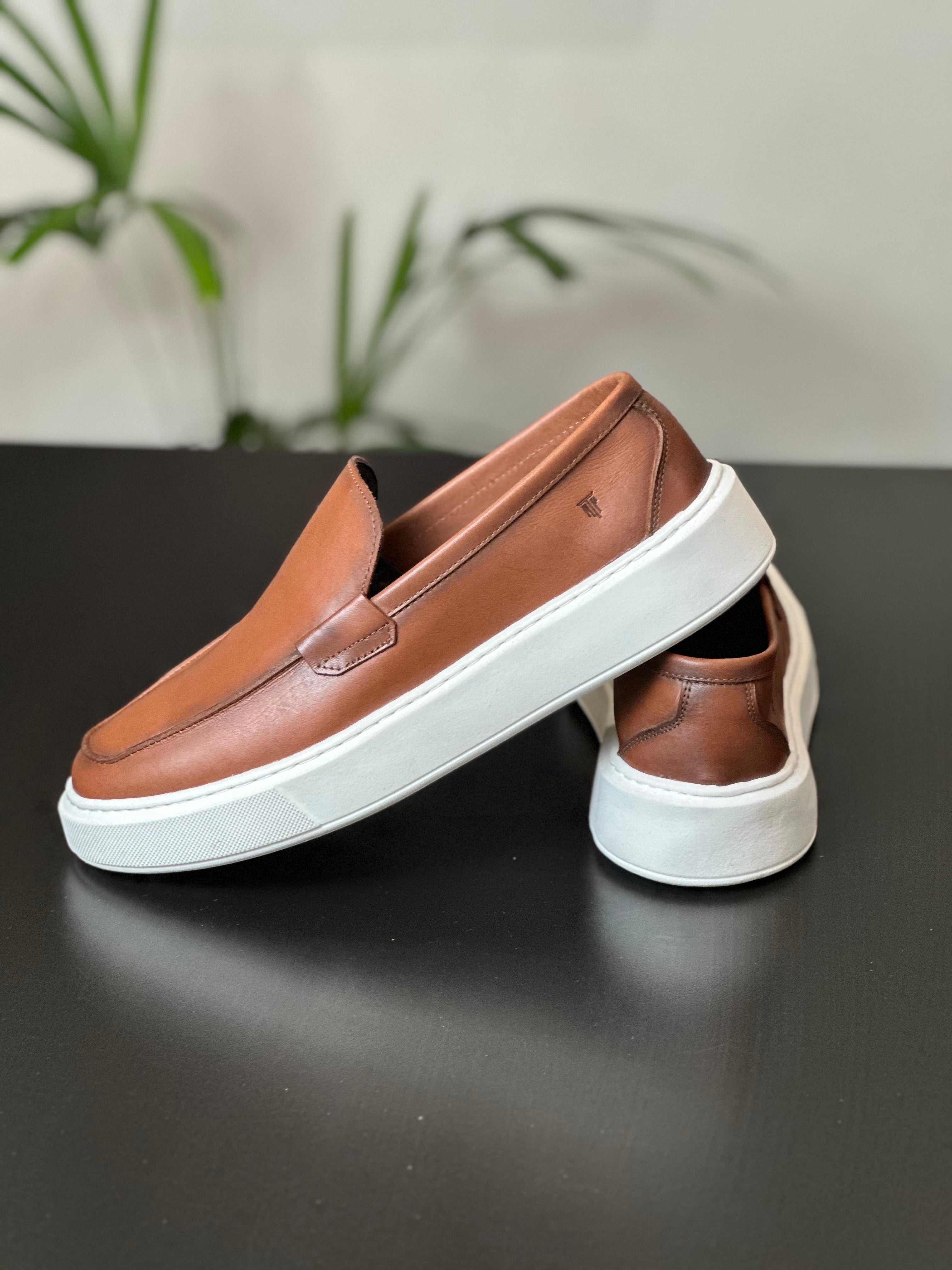 Tênis sneaker couro legítimo AUTÊNTICO