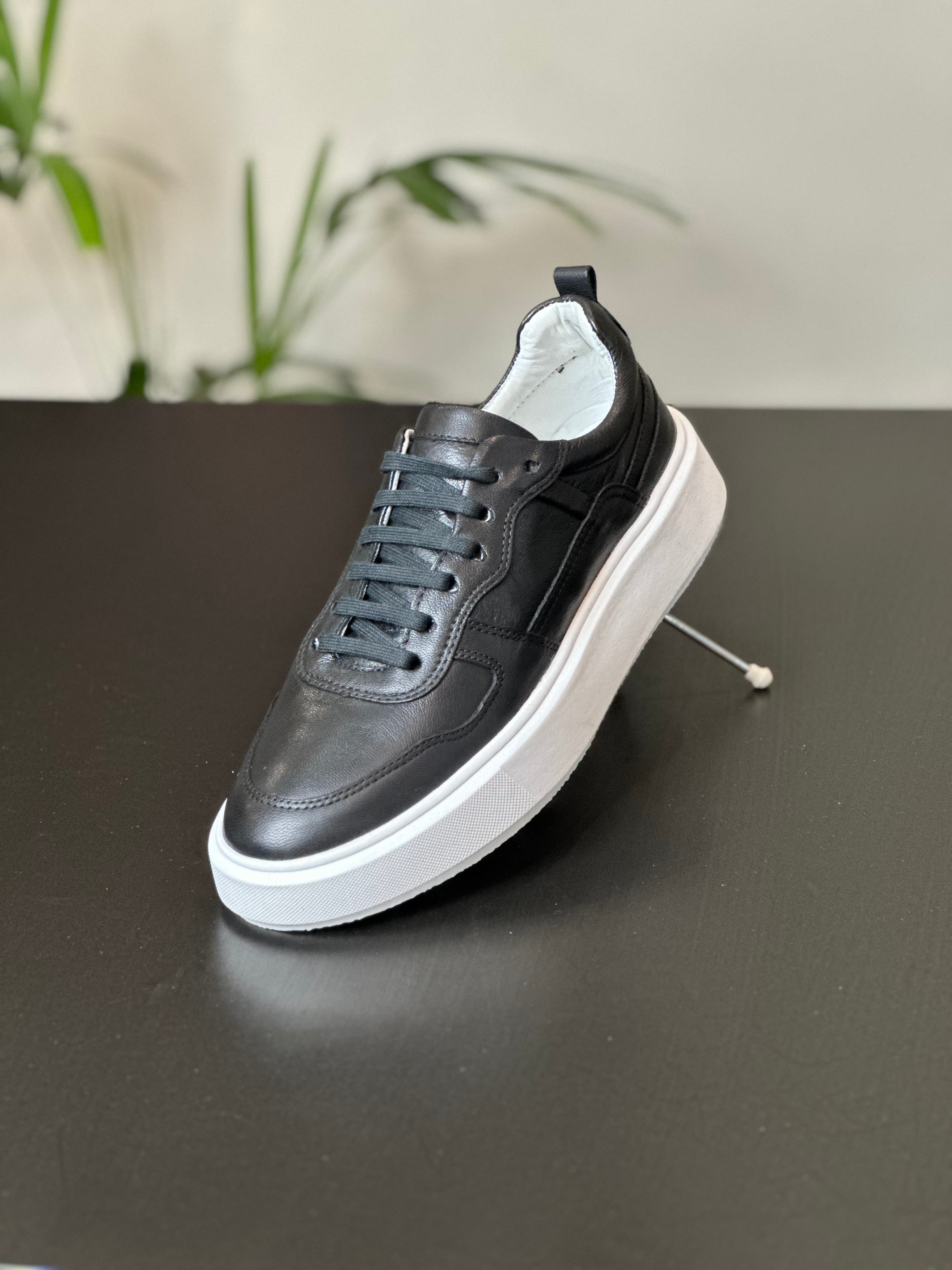 Tênis sneaker couro legítimo AUTÊNTICO