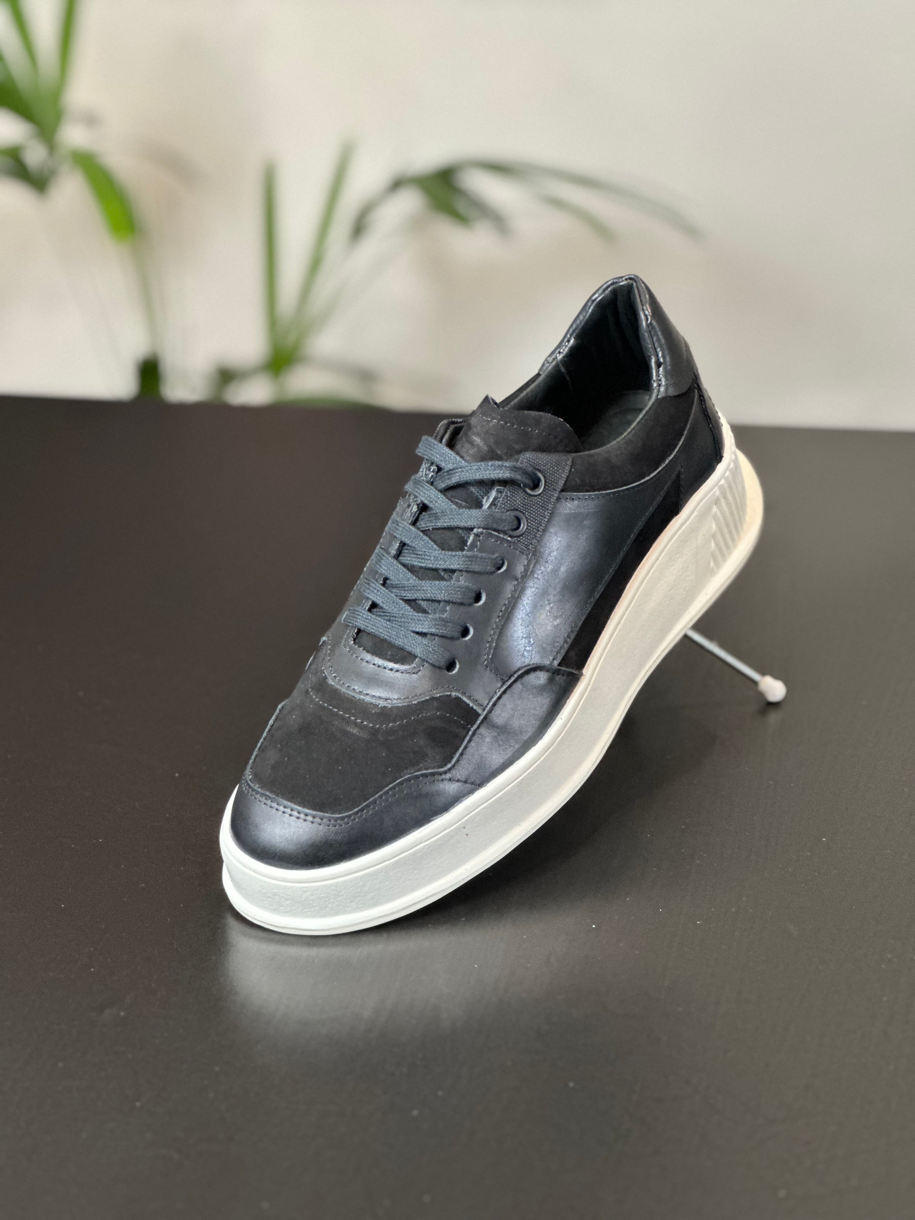 Tênis sneaker couro legítimo AUTÊNTICO